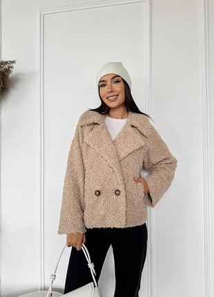Укорочена шуба тедді прямого крою на гудзиках з кишенями