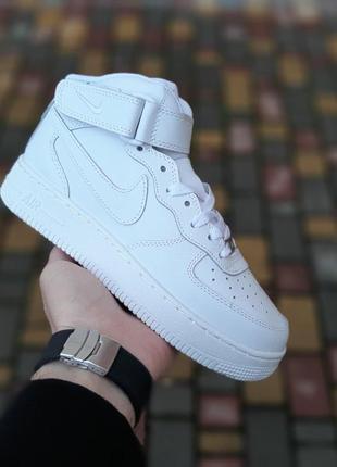 Теплі зимові шкіряні кросівки на хутрі nike air force білі високі жіночі зимові кросівки