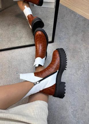 Изысканные женские ботинки