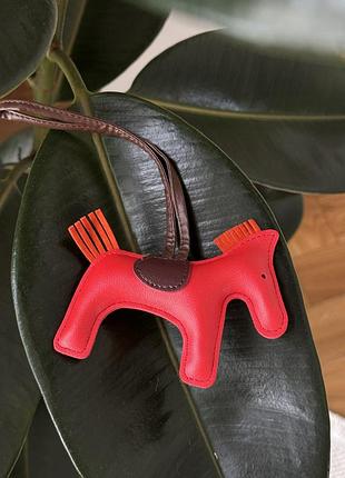 Коник брелок hermes red  kikk002