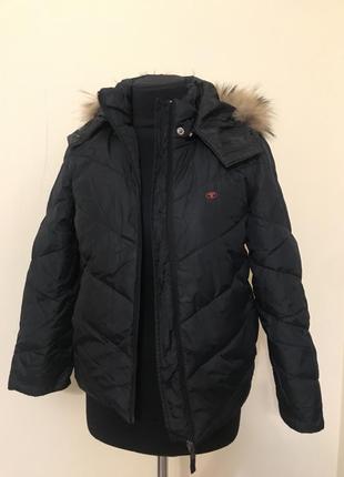 Брендовая теплая куртка на пуху с натуральным мехом