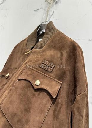 Замшева куртка в стилі miu miu