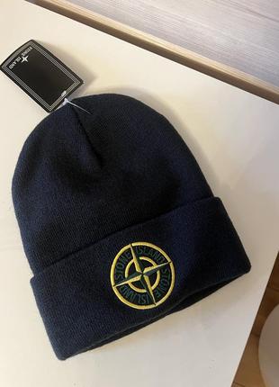Шапка в стилі stone island