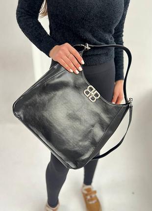 Soft hobo bag in black
