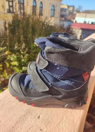Зимние сапоги ботинки на девочку или мальчика 2-2,5 года
