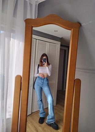 Синие джинсы клеш zara с высокой посадкой xs