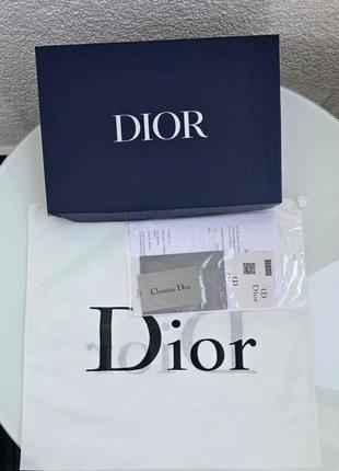 Фирменная упаковка christian dior, упаковка на подарок. подарочная брендовая упаковка кристиан диор