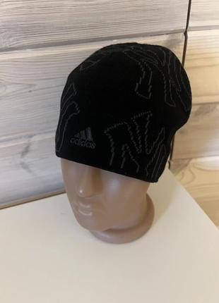 Шапка в стилі adidas