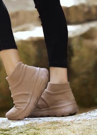 Легежные кроссовки размер 40 стопа на 25 см