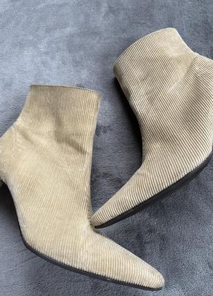 Ботильоны вельветовые беж на каблуке ботинок винтаж