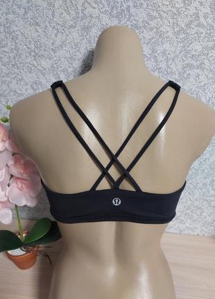 Спортивный топ lululemon.