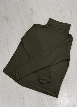 Стильный свитер в цвете хаки
