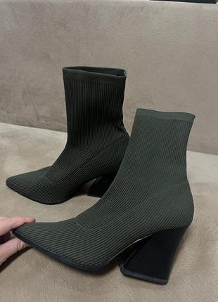 Взуття на підборах