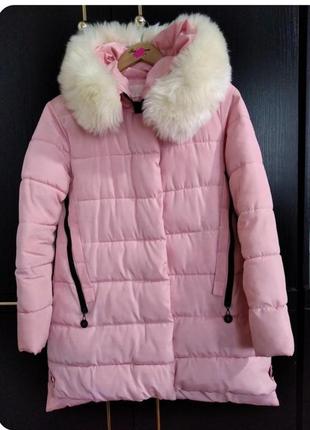 Пуховик нежно-розового цвета,мех снимается