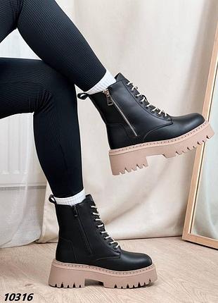 Натуральные кожаные зимние черные ботинки на бежевой подошве