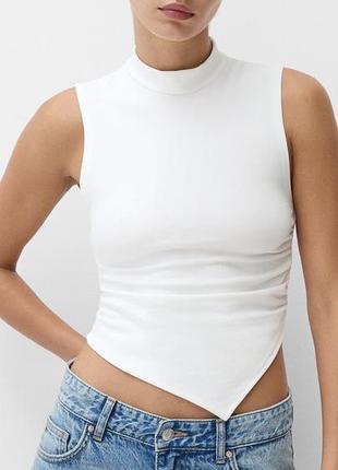 Майка асимметричного кроя bershka