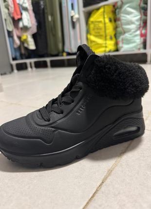 Кросівки скечерс