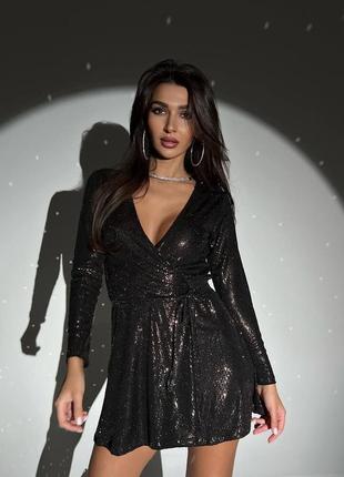 Платье короткое золотое с пайетками на длинный рукав с вырезом в зоне декольте с поясом качественное стильное