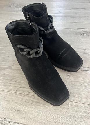 Женские ботинки