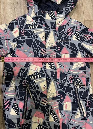 Куртка на дівчинку.