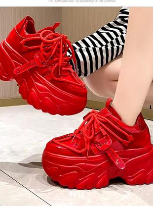 Кроссовки красные на платформе 35-36 р