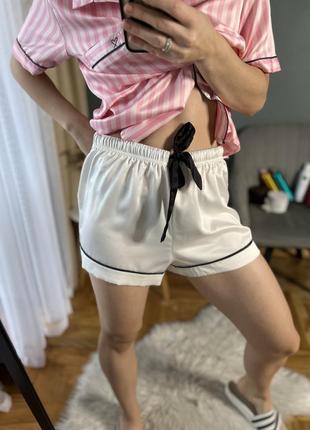 Белые атласные шорты для сна