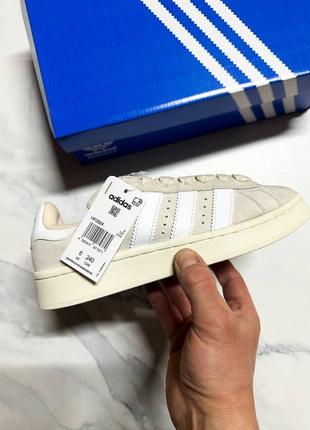 Женские кроссовки adidas campus beige white адидас кампус бежевого с белым цветами