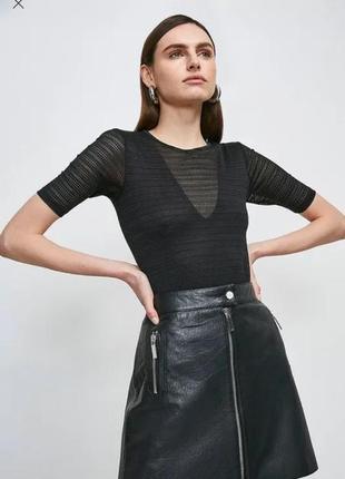 Стильна чорна ажурна футболка від karen millen