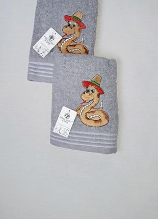 Махрові рушники змія