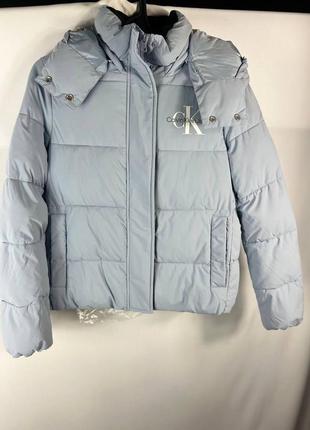 В наличии новая куртка calvin klein в размере m, l