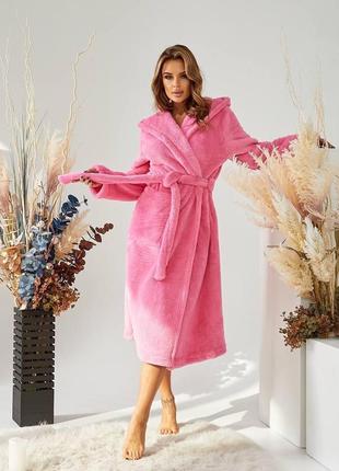 Женский домашний махровый розовый халат с поясом и капюшоном