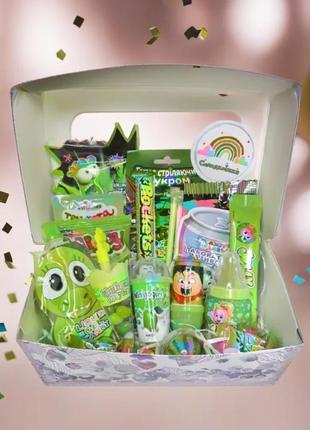 Подарунок для ласуна, цукерки з сюрпризом, солодкий бокс для хлопчика та дівчинки