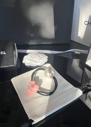 Чорна брендова гумка з перлами та рожевим серцем, логотип із цирконами, люкс якість!