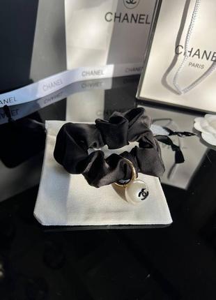 Брендовая резинка для волос с жемчугом на золотом колечке, цвет белый и черный, люкс качество!