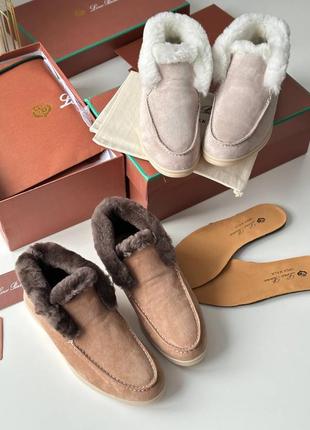 Меховые лоферы loro piana натуральная замша, мех - комплектация: бренд коробка, птичка, карточки премиум 1:1