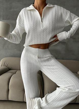 Костюм брючный женский 
ткань машинная вязка косы
размер универсальный 42-44-46