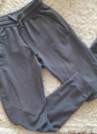Брюки серые с карманами