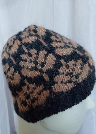 Тепла жіноча шапка