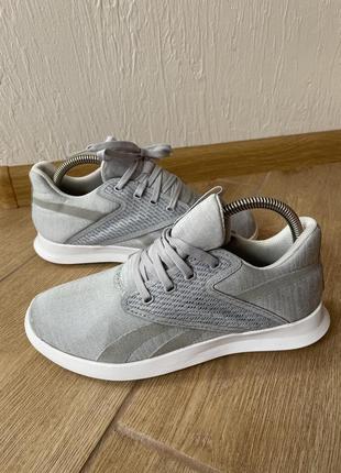 Легкие фирменные кроссовки от reebok 37
