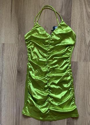 Платье на новый год зеленое открытое атласное салатовое секси мини vero moda