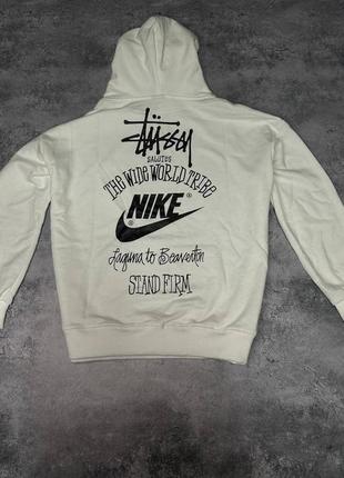 Найпопулярніше худі 
від stussy & nike