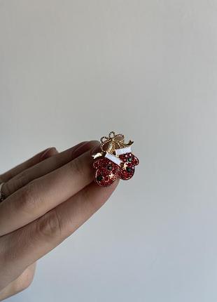 Металлическая новогодняя рождественская брошь перчатки2 фото
