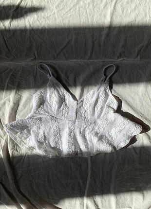 Білий базовий літній топ із мереживом на бретелях з підкладкою