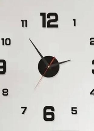 Годинник настінний з чорними цифрами та стрілками ( секундна червона