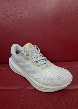 Кроссовки женские