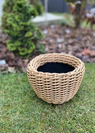 Кашпо из искусственного ротанга