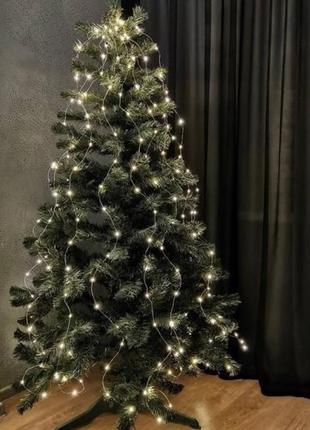 Гирлянды идеальны для елок "конский хвост"