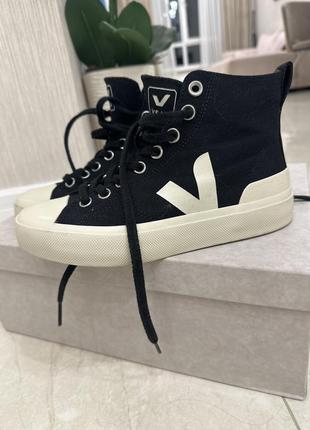 Кеди veja