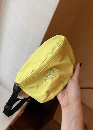 Бананка сумочка через плече поясна сумка eastpak