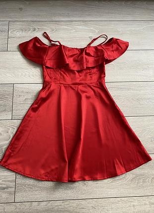 Красное платье